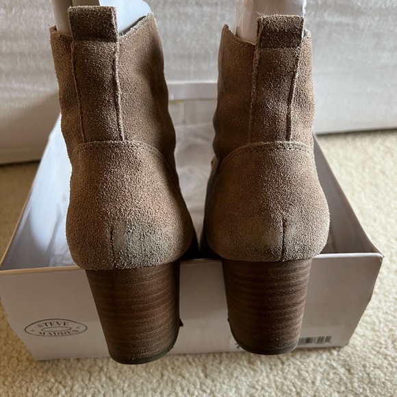 Pre-Loved Steve Madden Western Booties in Taupe Suede. Size 7.5 - Picture 3 of 4